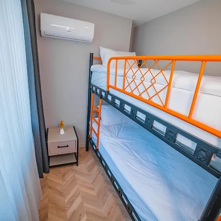 Moon Aparthotel